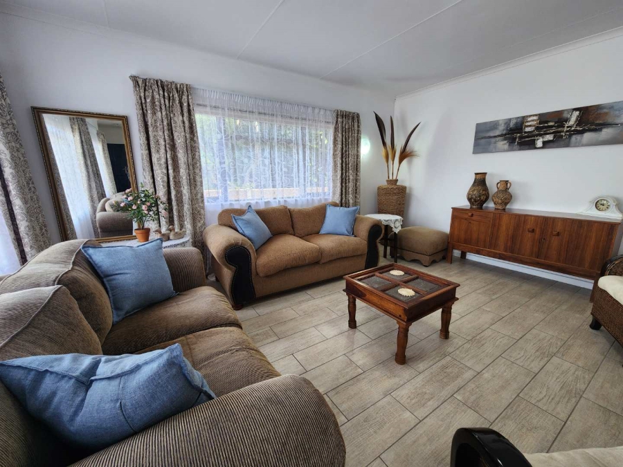 5 Bedroom Property for Sale in Fraaiuitsig Western Cape